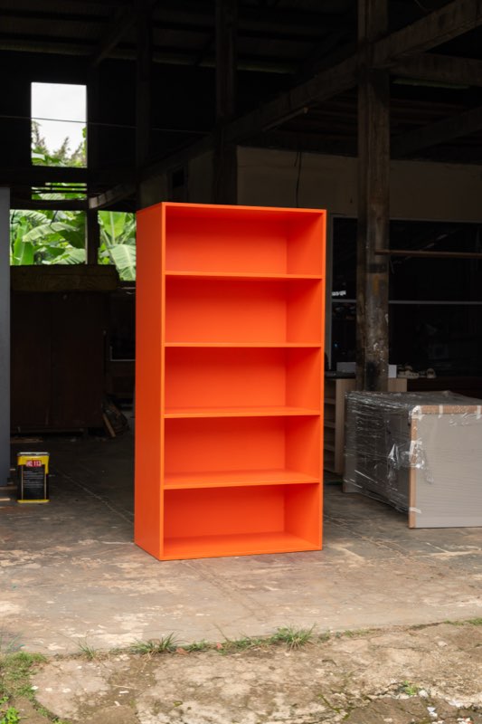 Lemari custom putih minimalis